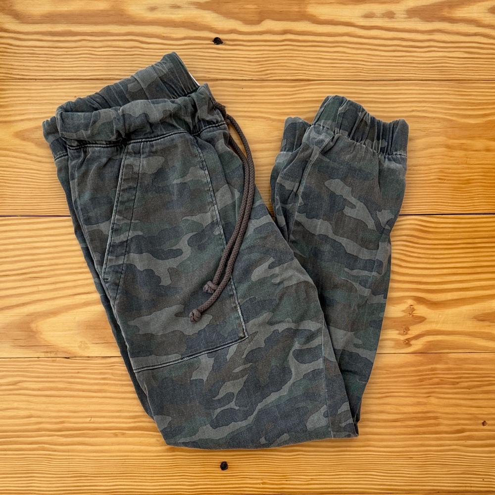 Bella Dahl Green Camouflage Pocket joggers